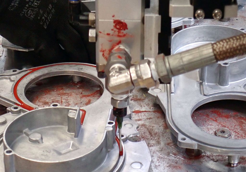 Robotické nanášení těsnění (2)